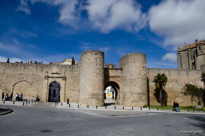 Ronda. Puertas de Almocábar y de Carlos V
